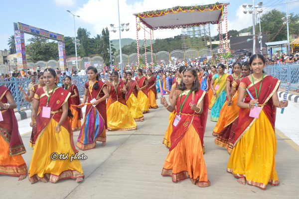 Naga Chaitanya and Samantha Offer Special Prayers at Tirumala